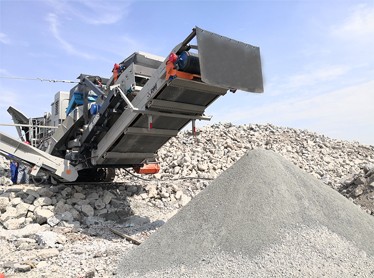 上海閔行時產80-150噸建筑垃圾移動式破碎生產線