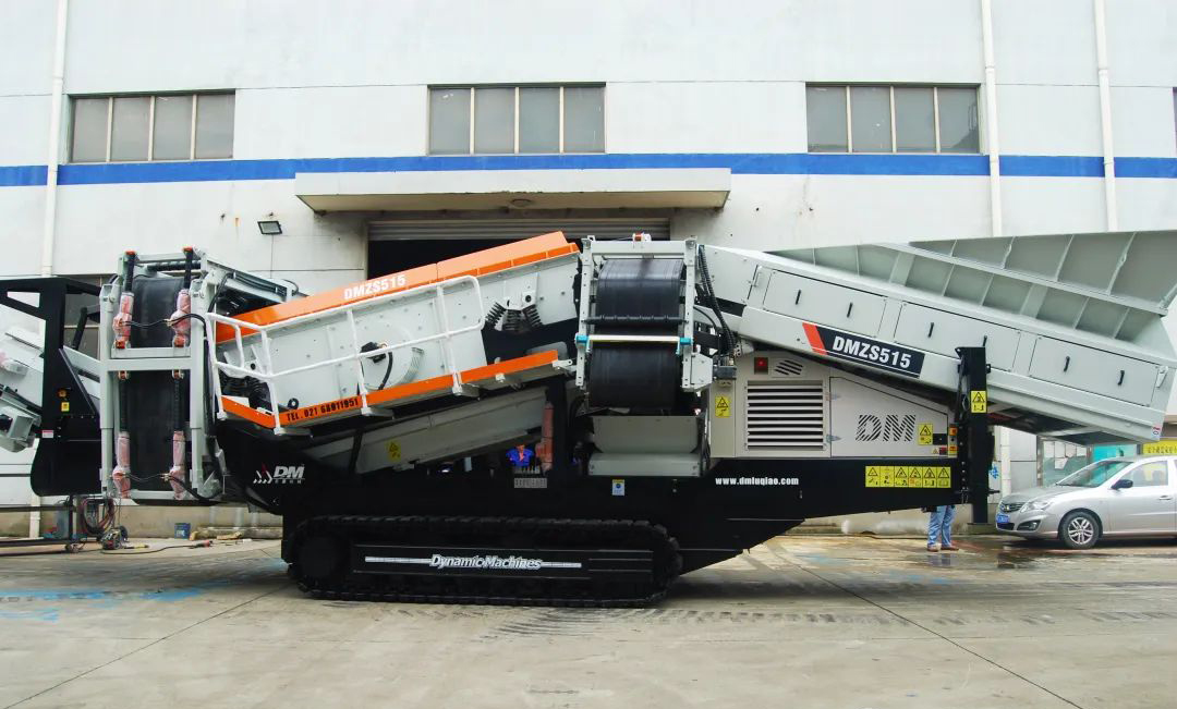 發(fā)貨中 | 上海東蒙開(kāi)年發(fā)貨進(jìn)行中！DMZS515移動(dòng)重型篩分站火速發(fā)往客戶前方，助力客戶砂石骨料項(xiàng)目
